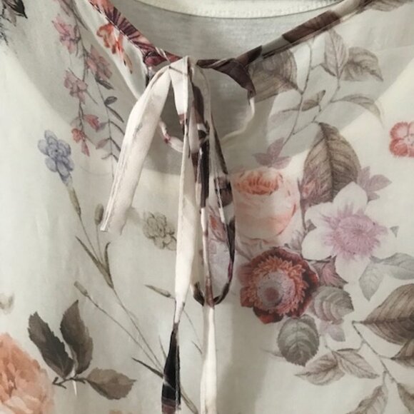 Silk100%  blouse, cotton camisole, size M, Excellent condition - Picture 3 of 3
